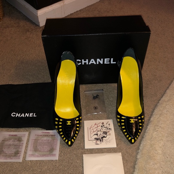 CHANEL Black and Yellow Heels - Picture 4 of 8